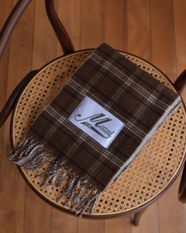 DOUBLE CHECK WOOL BLEND WALNUT SCARF<img class='new_mark_img2' src='https://img.shop-pro.jp/img/new/icons14.gif' style='border:none;display:inline;margin:0px;padding:0px;width:auto;' />