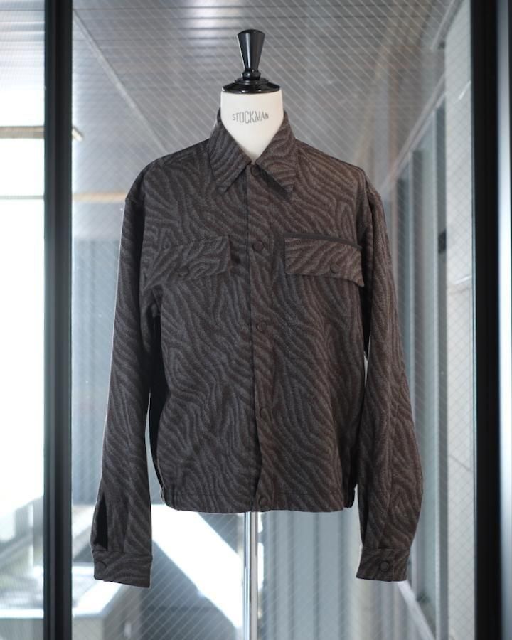 Jacquard Wool Jacket With Elasticated Bottom<img class='new_mark_img2' src='https://img.shop-pro.jp/img/new/icons14.gif' style='border:none;display:inline;margin:0px;padding:0px;width:auto;' />