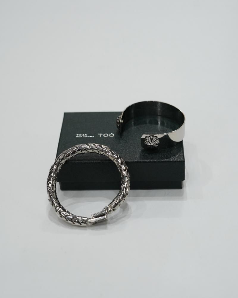 Metal bangle set <img class='new_mark_img2' src='https://img.shop-pro.jp/img/new/icons14.gif' style='border:none;display:inline;margin:0px;padding:0px;width:auto;' />