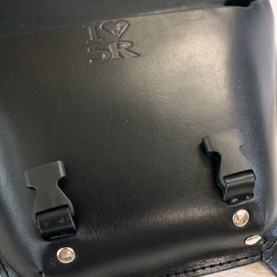 SR400専用レザーサイドバッグ（薄型・純正対応タイプ）ダブルベルト 黒 - crafta（クラフタ）遊びと機能の革小物