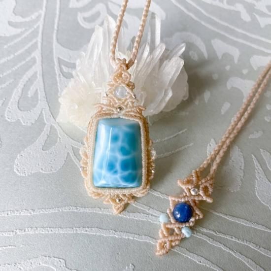 高品質ラリマーマクラメペンダント｜ナチュラル・台形 - 旅する天然石