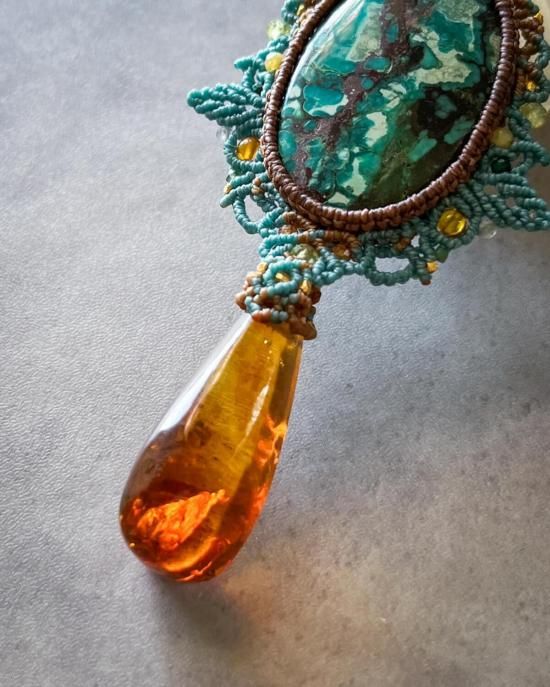 チベタンターコイズ×アンバーマクラメペンダント&アンバーマクラメピアスセット