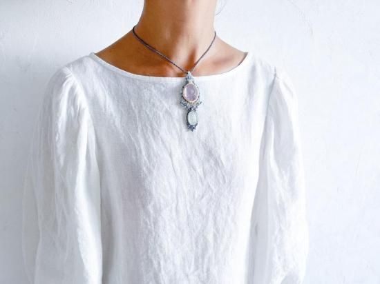 カービングアメシスト×ホワイトムーンストーンマクラメペンダント&水晶マクラメピアスセット着画