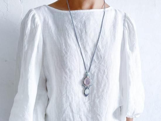 カービングアメシスト×ホワイトムーンストーンマクラメペンダント&水晶マクラメピアスセット着画