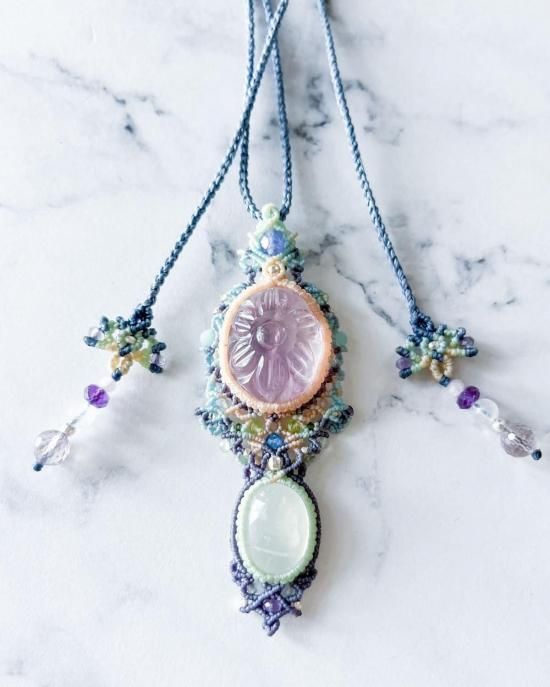 カービングアメシスト×ホワイトムーンストーンマクラメペンダント&水晶マクラメピアスセット