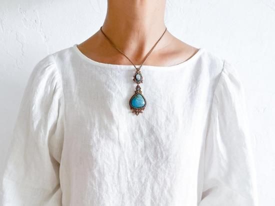 アリゾナターコイズ×ムーンストーンマクラメペンダント&ターコイズマクラメピアスセット着画