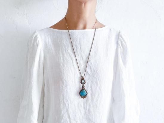 アリゾナターコイズ×ムーンストーンマクラメペンダント&ターコイズマクラメピアスセット着画