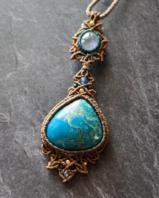 アリゾナターコイズ×ムーンストーンマクラメペンダント&ターコイズマクラメピアスセット