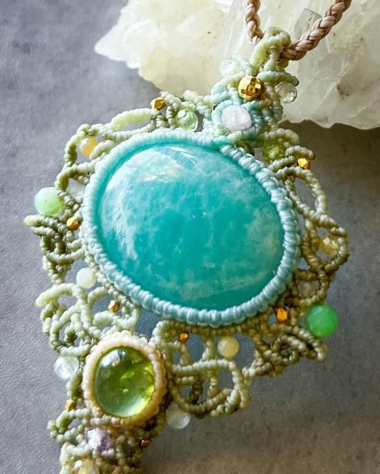 アマゾナイト×ペリドットマクラメペンダント&アマゾナイトマクラメピアスセット