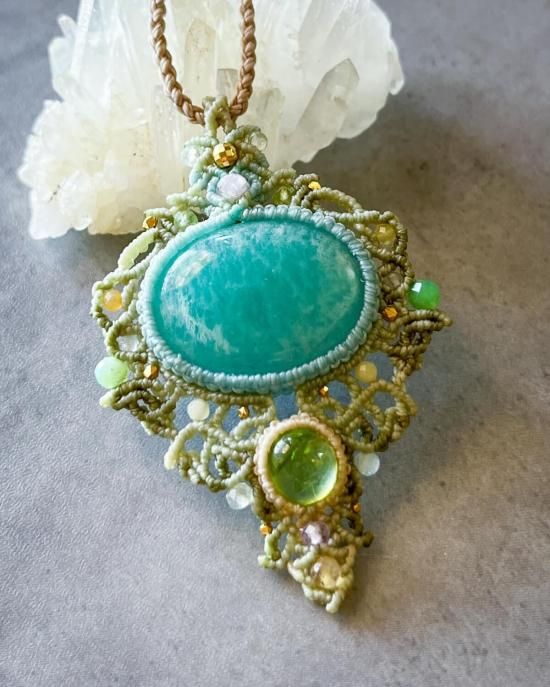 アマゾナイト×ペリドットマクラメペンダント&アマゾナイトマクラメピアスセット