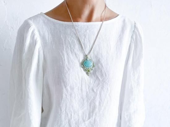 アマゾナイト×ペリドットマクラメペンダント&アマゾナイトマクラメピアスセット着画