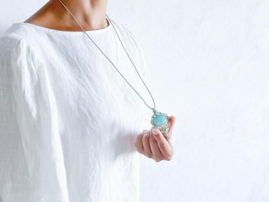 アマゾナイト×ペリドットマクラメペンダント&アマゾナイトマクラメピアスセット着画