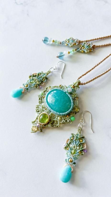 アマゾナイト×ペリドットマクラメペンダント&アマゾナイトマクラメピアスセット