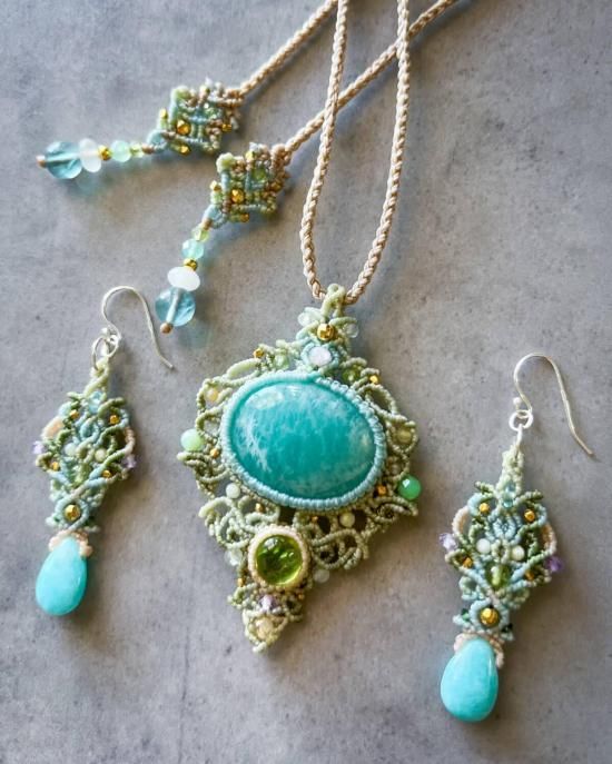 アマゾナイト×ペリドットマクラメペンダント&アマゾナイトマクラメピアスセット