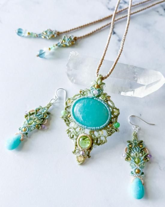 アマゾナイト×ペリドットマクラメペンダント&アマゾナイトマクラメピアスセット