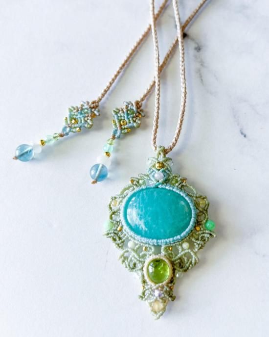 アマゾナイト×ペリドットマクラメペンダント&アマゾナイトマクラメピアスセット