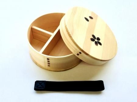 木製 丸型 桜わっぱ弁当箱 ナチュラル t型仕切り ゴムバンド付き 鷹休漆器店 越中富山 伝統の魚津漆器 夫婦椀 カップ 内祝 結婚ギフト 長寿 弔事 記念品など 漆器の通販サイト 木製 丸型 桜わっぱ弁当箱 ナチュラル t型仕切り ゴムバンド付き 鷹休漆器店 越中富山 伝統の魚津漆器 夫婦椀 カップ 内祝 結婚ギフト 長寿 弔事 記念品など 漆器の通販サイト