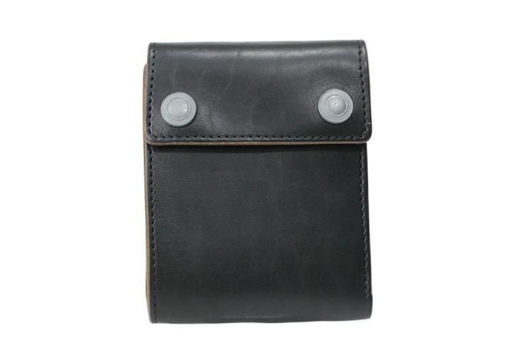 <img class='new_mark_img1' src='https://img.shop-pro.jp/img/new/icons1.gif' style='border:none;display:inline;margin:0px;padding:0px;width:auto;' />TRACKER LEATHER WALLET COMPACT -BLACK- 