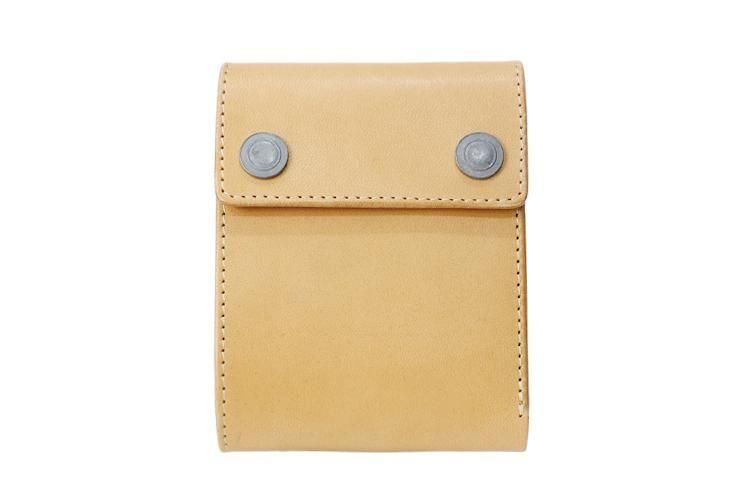 <img class='new_mark_img1' src='https://img.shop-pro.jp/img/new/icons1.gif' style='border:none;display:inline;margin:0px;padding:0px;width:auto;' />TRACKER LEATHER WALLET COMPACT -NATURAL- 