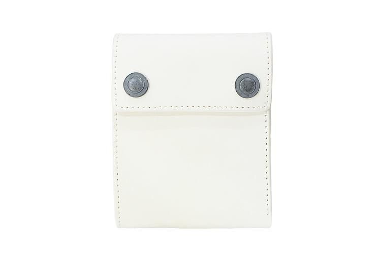 <img class='new_mark_img1' src='https://img.shop-pro.jp/img/new/icons1.gif' style='border:none;display:inline;margin:0px;padding:0px;width:auto;' />TRACKER LEATHER WALLET COMPACT -WHITE- 