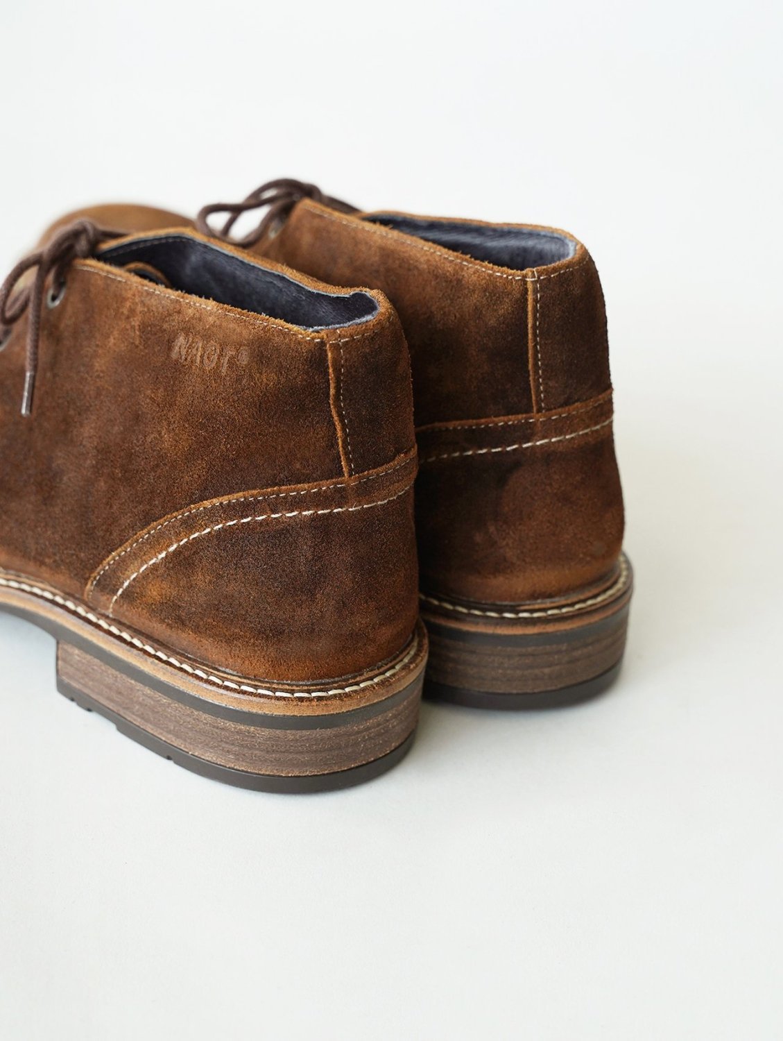 PILOT / Brown Suede - ラインナップ - NAOT ナオトジャパンオフィシャルサイト