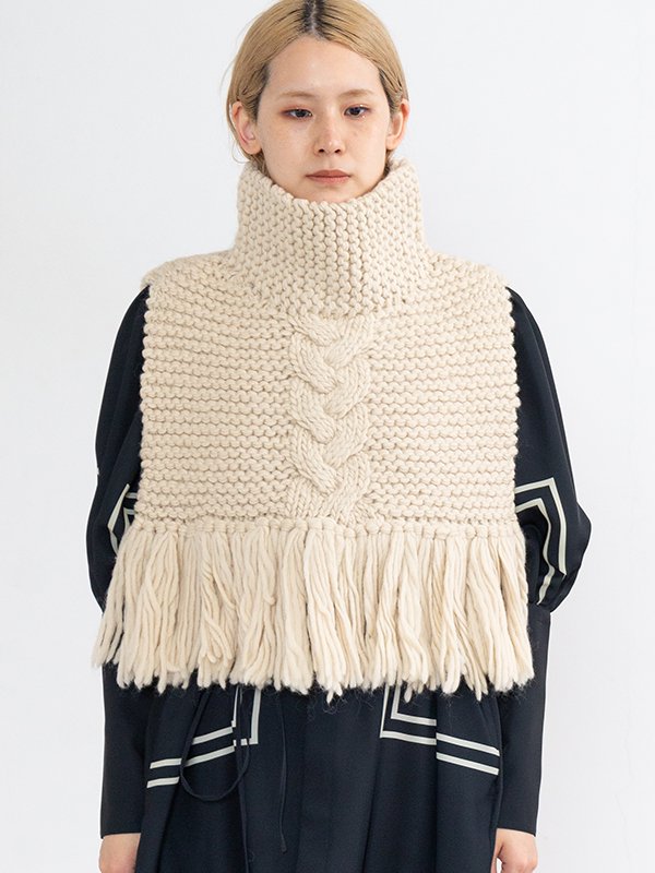 HYKE  CABLE-KNIT NECK WARMER