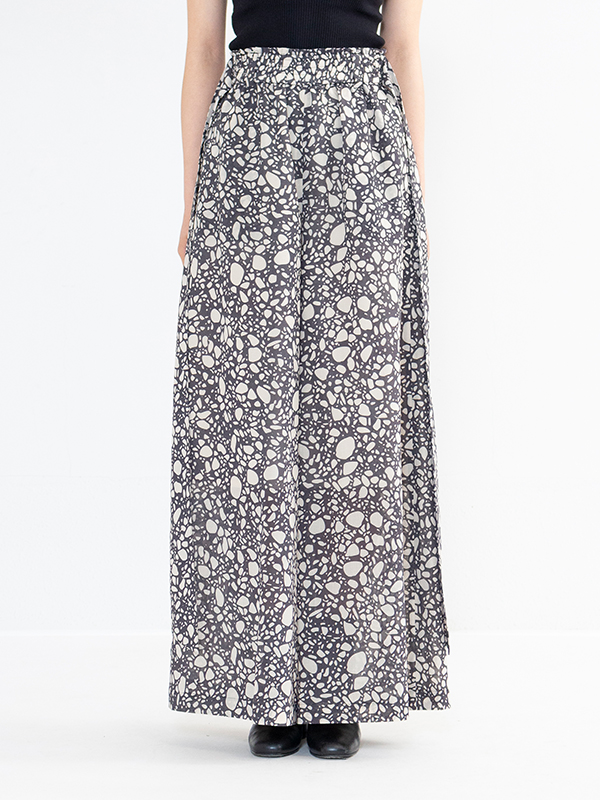 HYKE W/P PEBBLE PRINTED WIDE LEG PANTS | gulatilaw.com