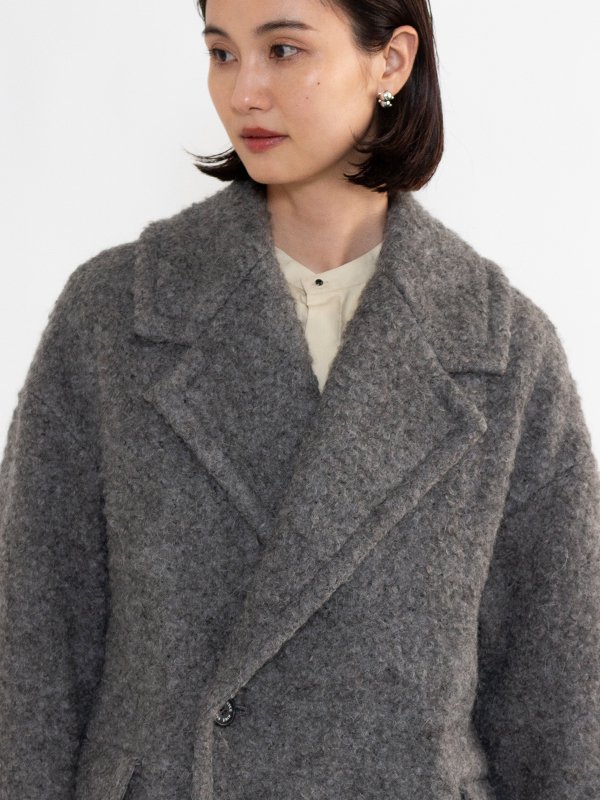 ハイクHYKE ASTRAKHAN DOUBLE-BREASTED COAT-