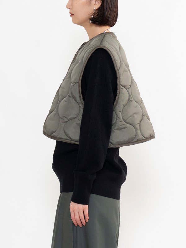 QUILTED CROPPED VEST-キルトクロップドベスト-HYKE（ハイク）通販| st