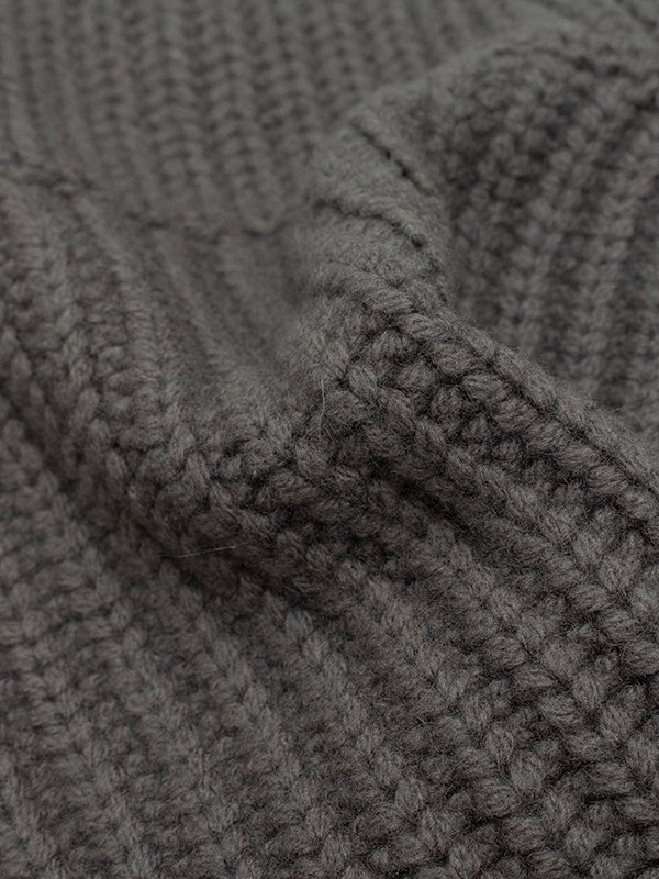HYKE CABLE-KNIT SWEATER NECK WARMER