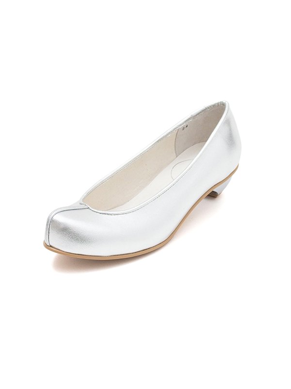 Fulgent silver and white gold leather koshin folk pumps