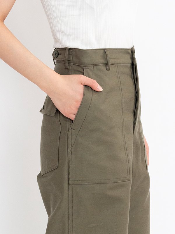 BACK SATIN BAKER PANTS-バックサテンベイカーパンツ-HYKE BACK SATIN BAKER PANTS-バックサテンベイカーパンツ-HYKE