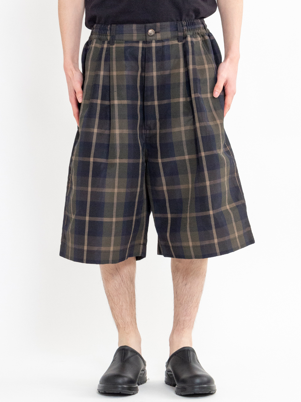 Double Layered Shorts in Khaki – SVRN