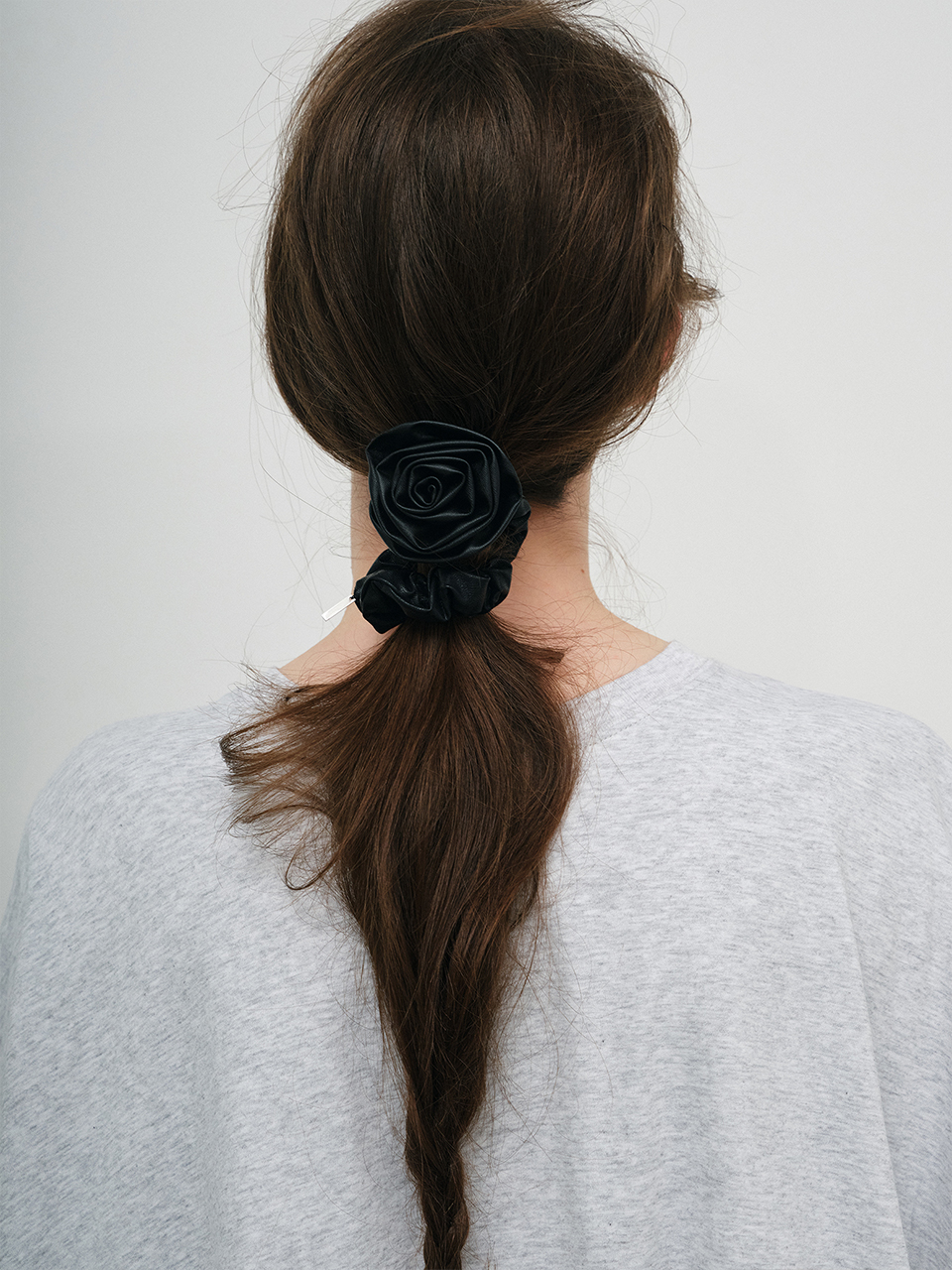 heyep Faux Leather Rose Hair Tie シュシュ Faux Leather Rose Hair Tie-フェイクレザーローズヘアタイ