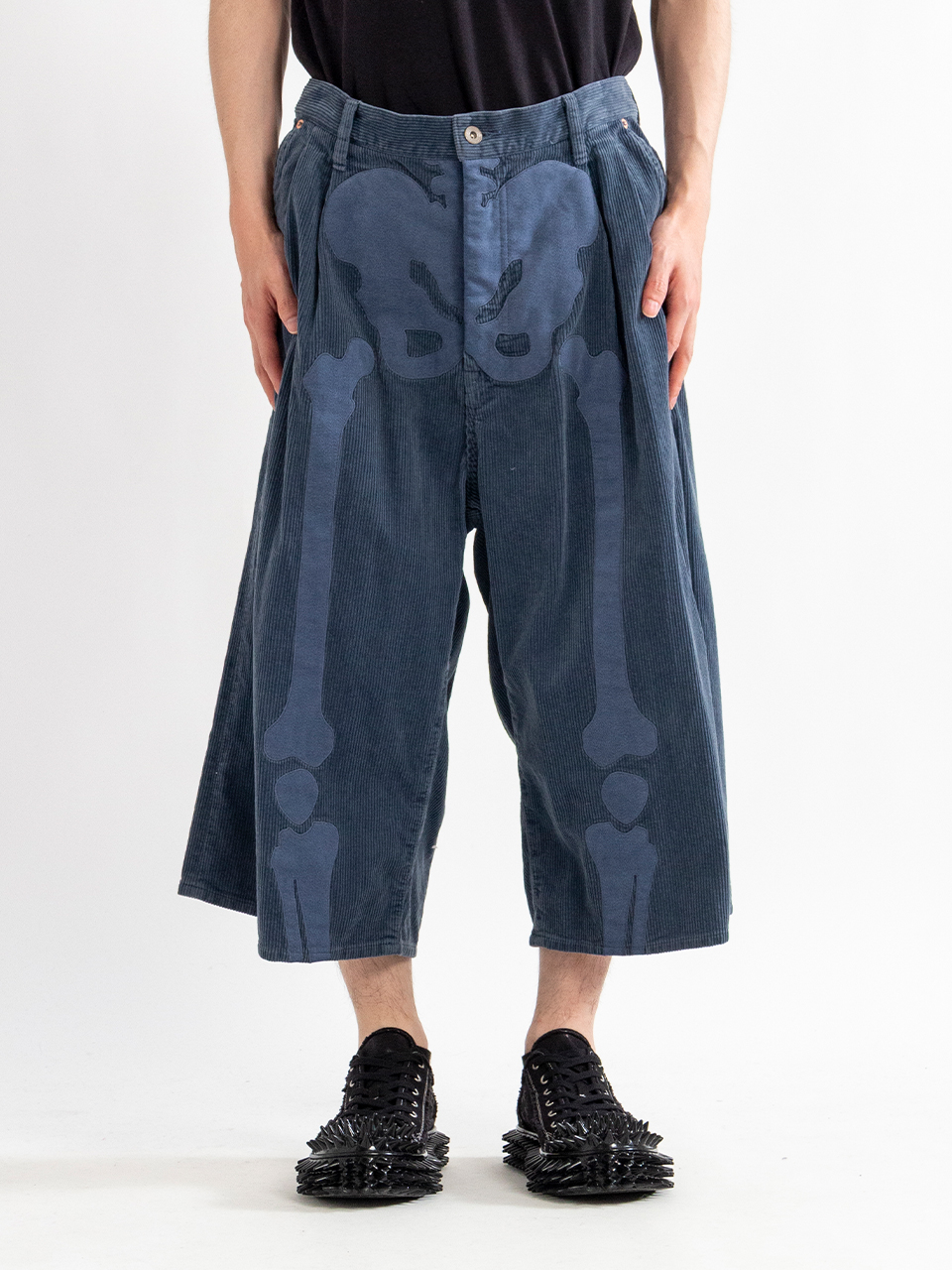 BONE APPLIQUE CORDUROY CROPPEDPANS-ボーンアップリケ