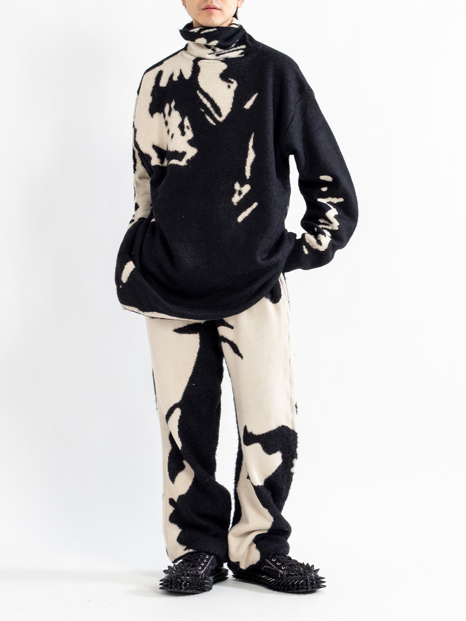 GRAFFITI JACQUARD KNIT PULLOVER -グラフィティジャガード