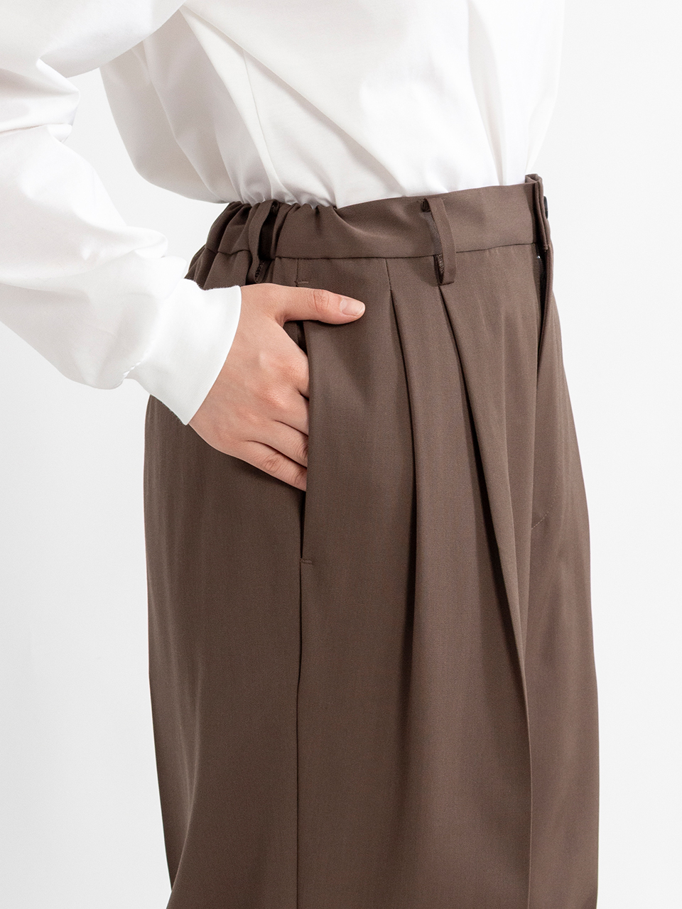 cantate Two-Tuck Trousers 2タックトラウザーパンツ ADAM ET ROPE'（アダムエロペ）の「【cantate】 Two-tuck