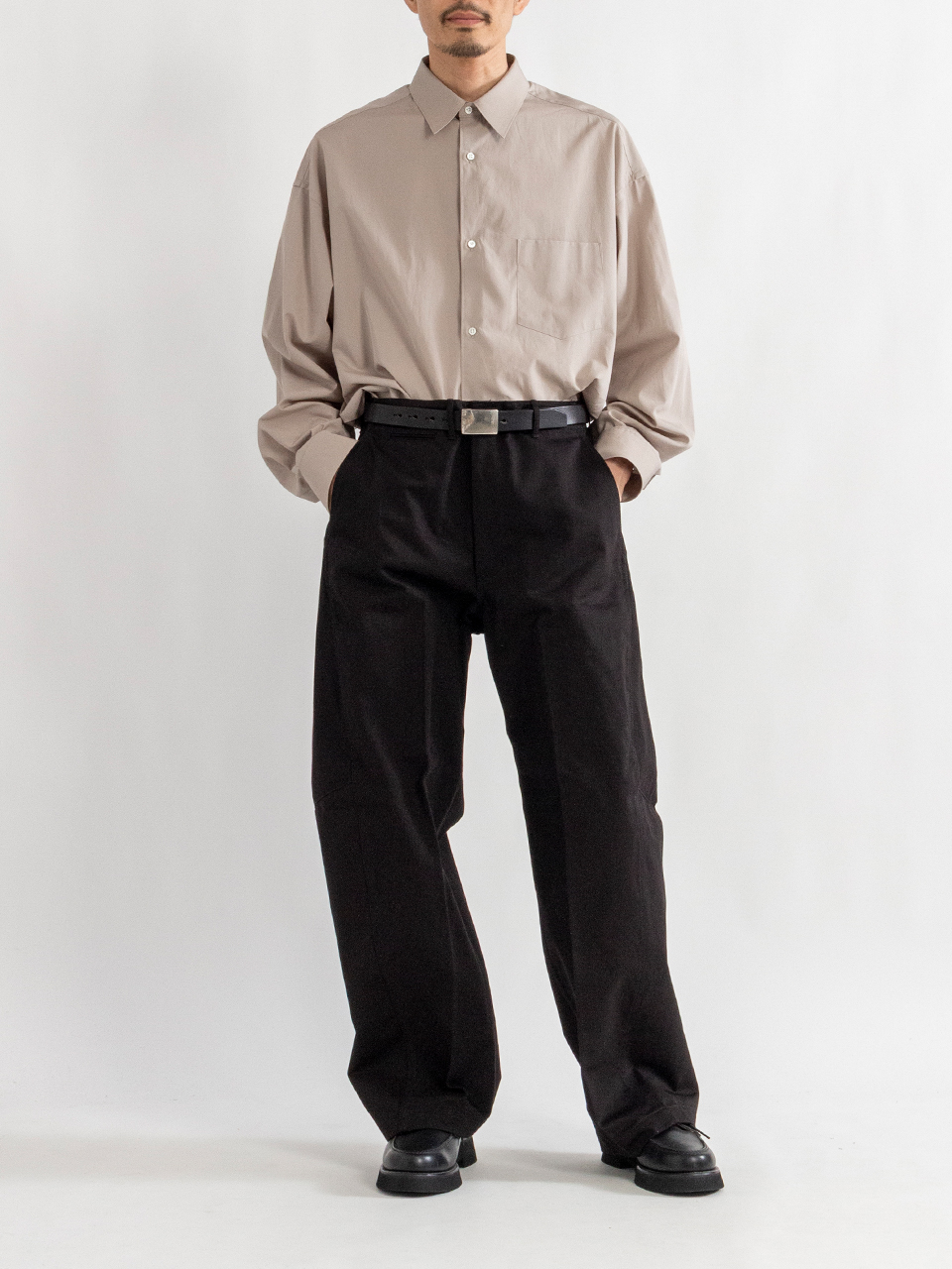 【タグ付未着用】HYKE チノパンツ　ブラック　サイズ2 HYKE(ハイク)】 ≪Genderless≫BARREL-LEG CHINO PANTS｜PARIGOT