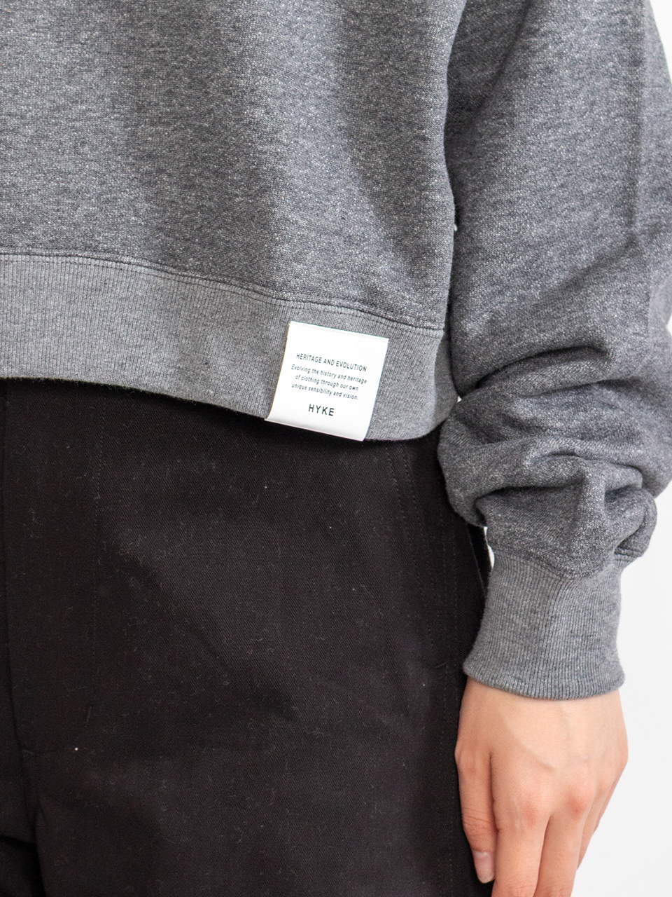 M⭐︎様　HYKE クロップド スウェット グレー 2 MEDIUM CROPPED SWEAT SHIRT-クロップドスウェットシャツ-HYKE（ハイク