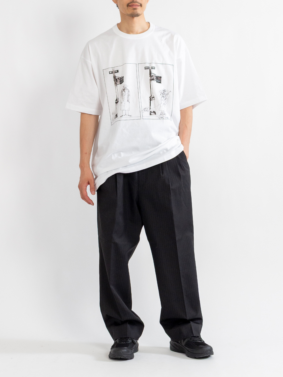 コットンジャージー Tシャツ フロック加工ロゴ＆プリント入り δ Cotton jersey printed T-shirt-コットンジャージープリントT
