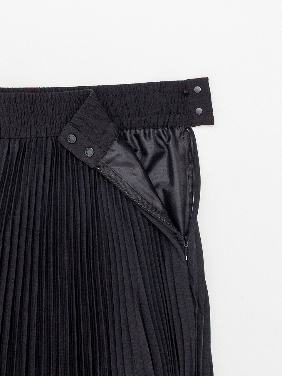 1  HYKE TAFFETA PLEATED SKIRT プリーツスカート 黒 TAFFETA PLEATED SKIRT-タフタプリーツスカート-HYKE（ハイク