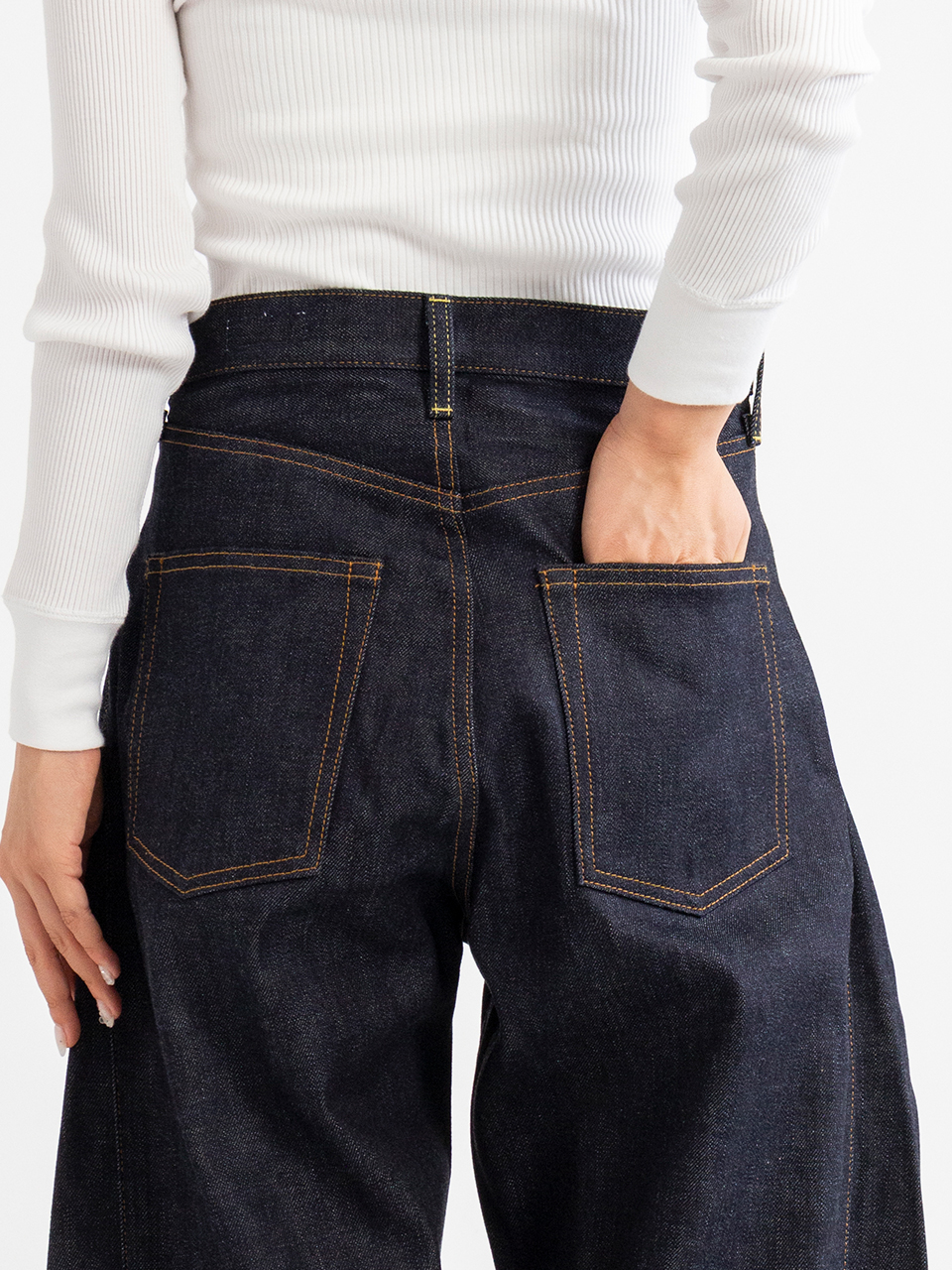 今季完売HYKE BARREL LEG JEANS バレルレッグデニム 今季完売HYKE BARREL LEG JEANS バレルレッグデニム HYKE(ハイク