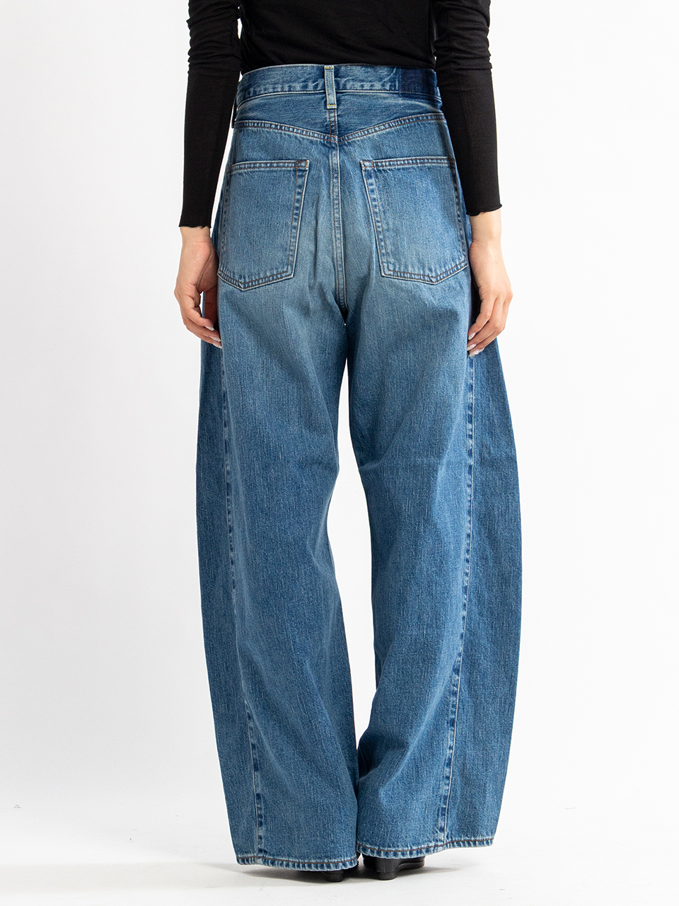 DENIM BARREL LEG JEANS デニムバレルレッグジーンズ-HYKE（ハイク