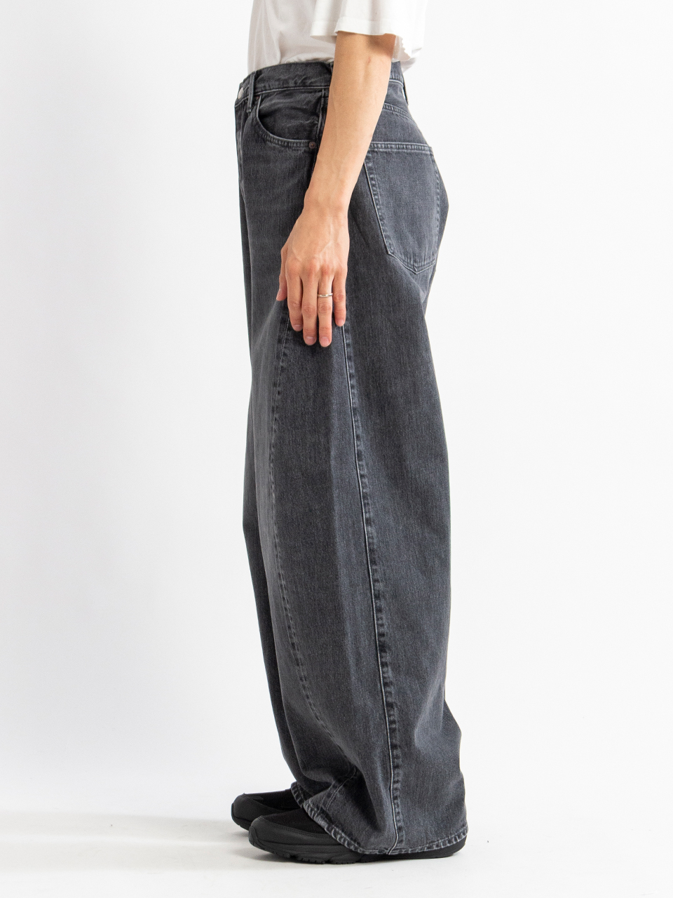 DENIM BARREL LEG JEANS デニムバレルレッグジーンズ-HYKE（ハイク