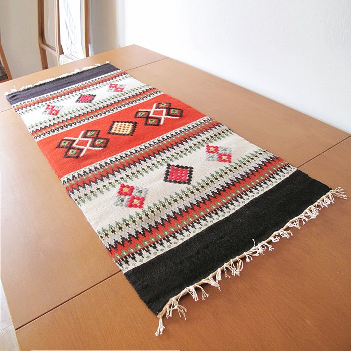 北欧伝統織りを組み合わせた手織りのマット /102×42/ ブンデンローゼン 