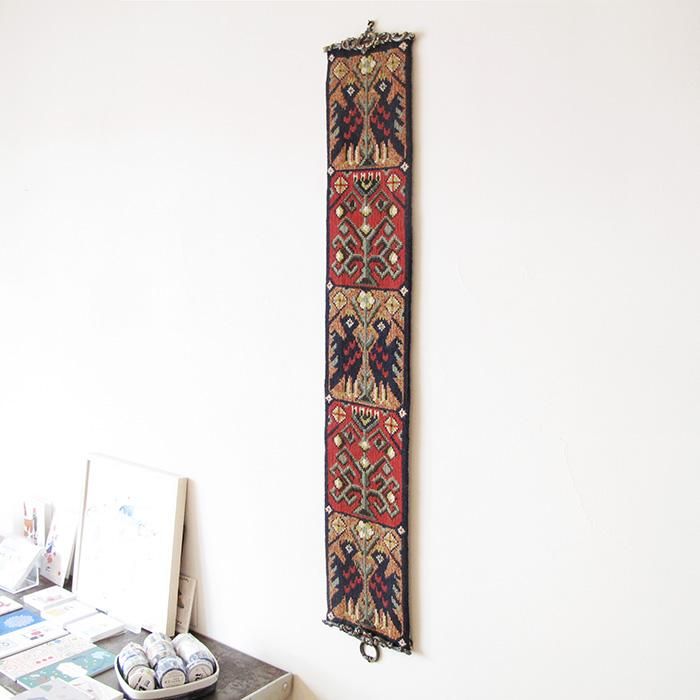 TVISTSOM / ツヴィスト刺繍 伝統デザインのロングタペストリー