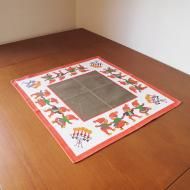 <img class='new_mark_img1' src='https://img.shop-pro.jp/img/new/icons12.gif' style='border:none;display:inline;margin:0px;padding:0px;width:auto;' />クリスマス トムテのテーブルセンター /47.5×42.7【クリックポストOK】