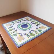 <img class='new_mark_img1' src='https://img.shop-pro.jp/img/new/icons12.gif' style='border:none;display:inline;margin:0px;padding:0px;width:auto;' />クリスマス 青いトムテのテーブルクロス /63×60【クリックポストOK】