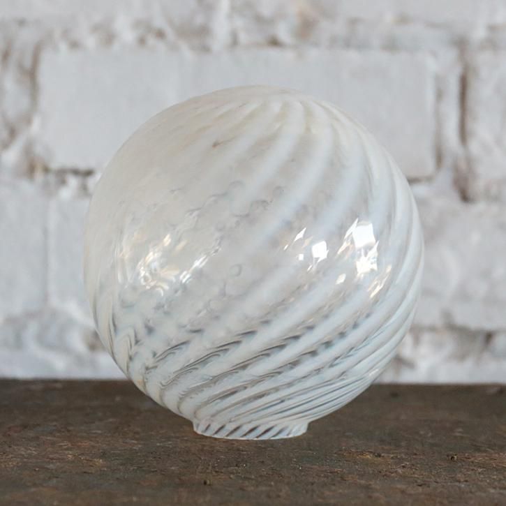 OPALESCENT SWIRL SHADE