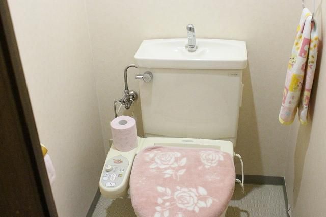 トイレのドアと壁紙を貼り替え といれたす トイレインテリア専門店